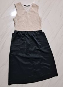Chic Sleeveless V-Neck Dress