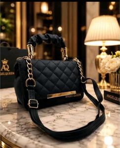 Chic Quilted Handbag with Chain Strap