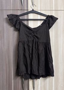 RUFFLE TOP