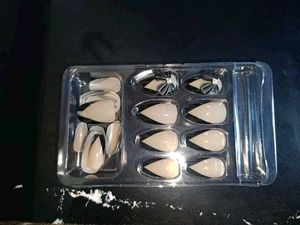 Press On Nails - 24 Reusable Nail