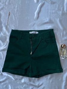 Stylish High-Waisted Green Shorts