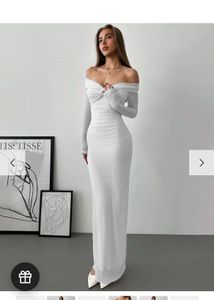 Elegant Off-the-Shoulder Maxi Dress
