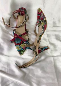 I. MULTI CUTE HEELS