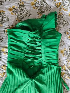 Stunning One-Shoulder Pleated Green Dress