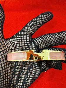 Stylish Gold H-Closure Bracelet