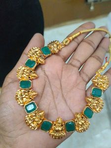 necklace set with green stone