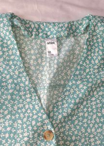 Floral crop shirt