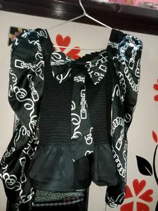 Chic Black & White Chain Print Top