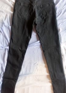 Classic Black Denim Skinny Jeans