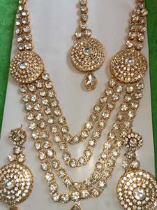 Exquisite Kundan Necklace Set with Earrings