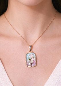 Elegant Floral Pendant Necklace