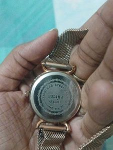 Elegant Rose Gold Watch with  magneti