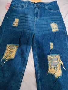 Distressed straight fit Jeans