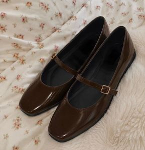 pinterest autumn look inpired brown mary jane flat