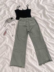 Wide Leg Frayed Jeans