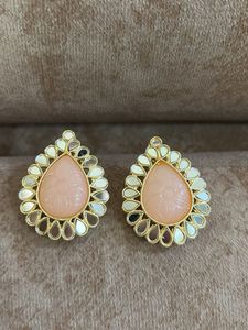 Exquisite Pearlescent Earrings
