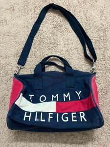 🔵🔴Tommy Hilfiger Colorblock Shoulder Bag