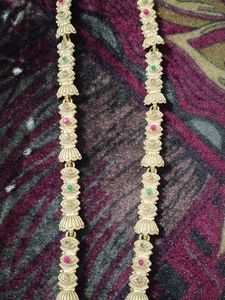 Exquisite Gold-Tone Necklace with Pearls