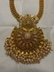 Exquisite Pearl &amp; Gold Tone Necklace Set