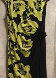 Chic Floral Sleeveless Wrap Dress