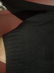 Black Cropped V-Neck Sweater