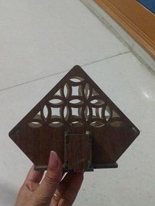 Tissue stand