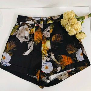 Chic Floral Print Shorts