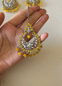 Stunning dark pink &amp; Gold Jhumka Earrings