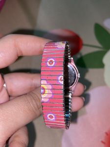 Zoop ( By Titan )Metallic Watch For Girls- with Metallic Elastic Strap