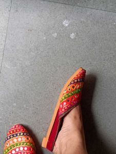 Embroidered Mirror Work Juttis
