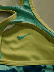 Nike Girls Reversible Sports Bra black emerald ris