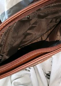 Zouk Striped Crossbody Bag👜