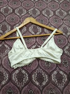 Comfortable White Everyday Bra(fixed price)