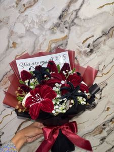 luxe red bouquet