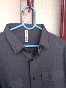 Men's Textured Button-Up Shirt