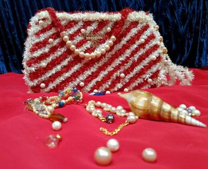 🌹Red &amp; White handmade Striped Fuzzy Clutch