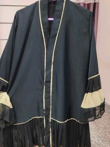 Elegant Black Abaya with Pleated Detail
