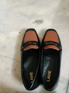 Stylish Two-Tone Loafers for Women
