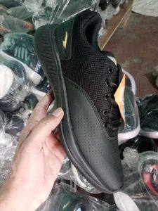 NEW NO USED SPORTS SHOES FOR MEN.
