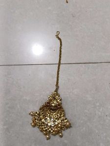 Elegant Gold-Tone Maang Tikka