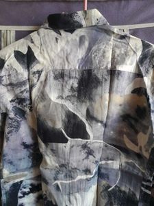 Men's Abstract Print Button-Up Shirt