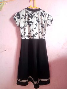 Chic Black &amp; White Floral Dress
