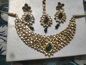 Kundan Nacklace With Earrings And Mangtika