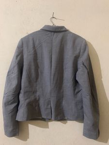 Gray single-breasted blazer