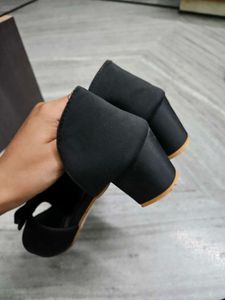 Chic Black Bow Heels