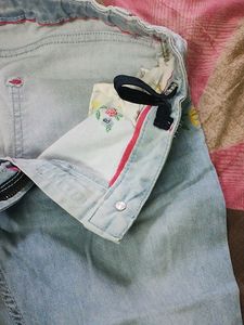 Knee Length Capri Jeans For Girls