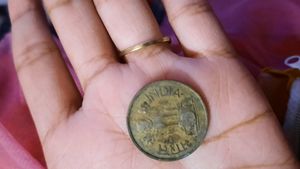 10 Or 20 Paisa Coin