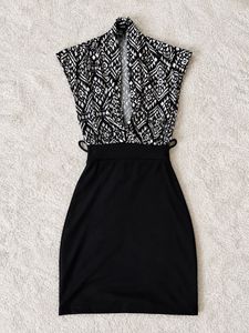Forever 21 Chic mini dress 🖤🤍