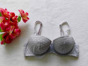 Victoria's secret : Lace Trim Polka Dot Bra