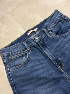 Levis Straight Fit Jeans